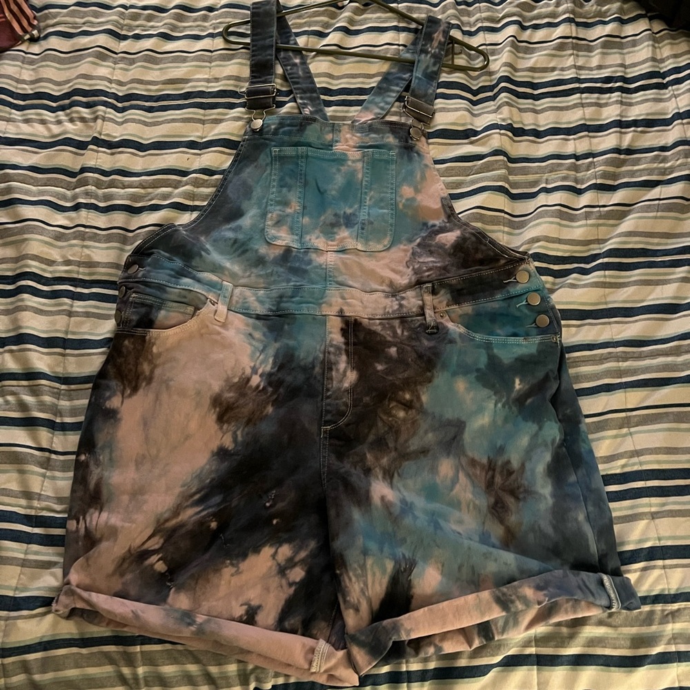 Tiedye overalls shorts